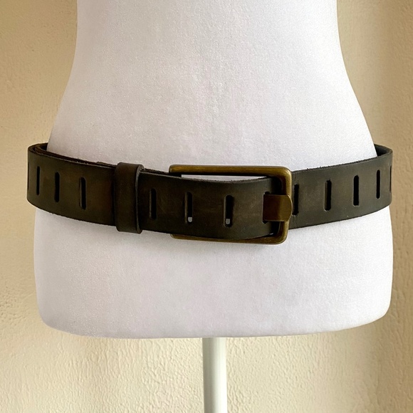 Free People Accessories - NWOT Free People chunky brown leather belt with brass buckle Sz M/L